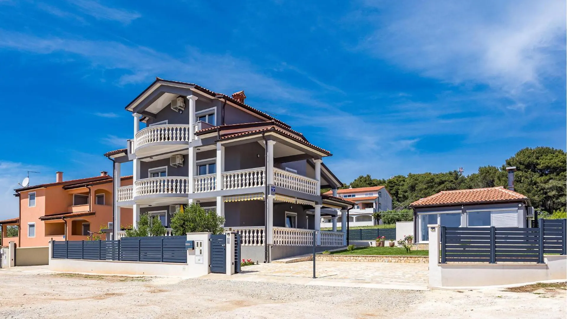 1 Bedroom Stunning Apartment In Medulin